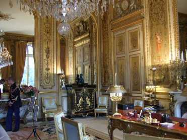 Salon Dore01.JPG